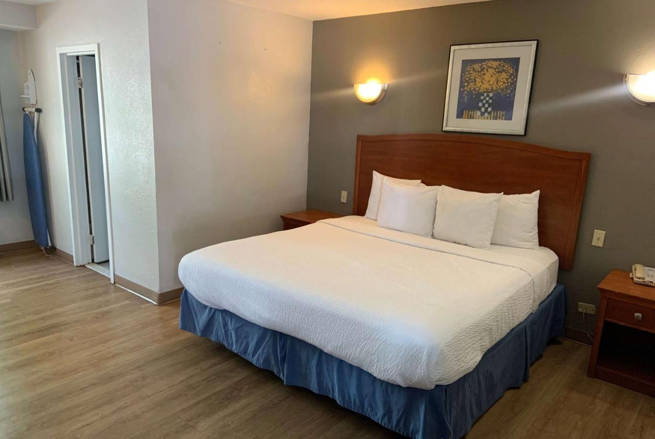 Days Inn By Wyndham Elmsford Exterior foto
